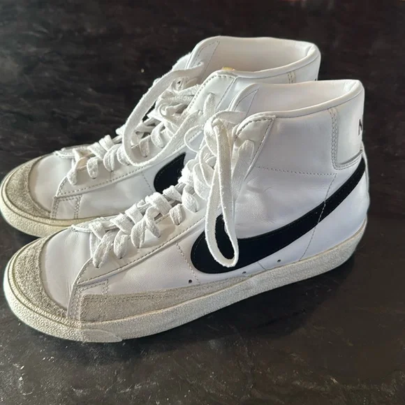 Nike Blazer Mid ‘77 size 9.5 - Picture 1 of 6